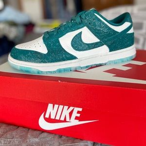 Meet your Posher, Legally Laced